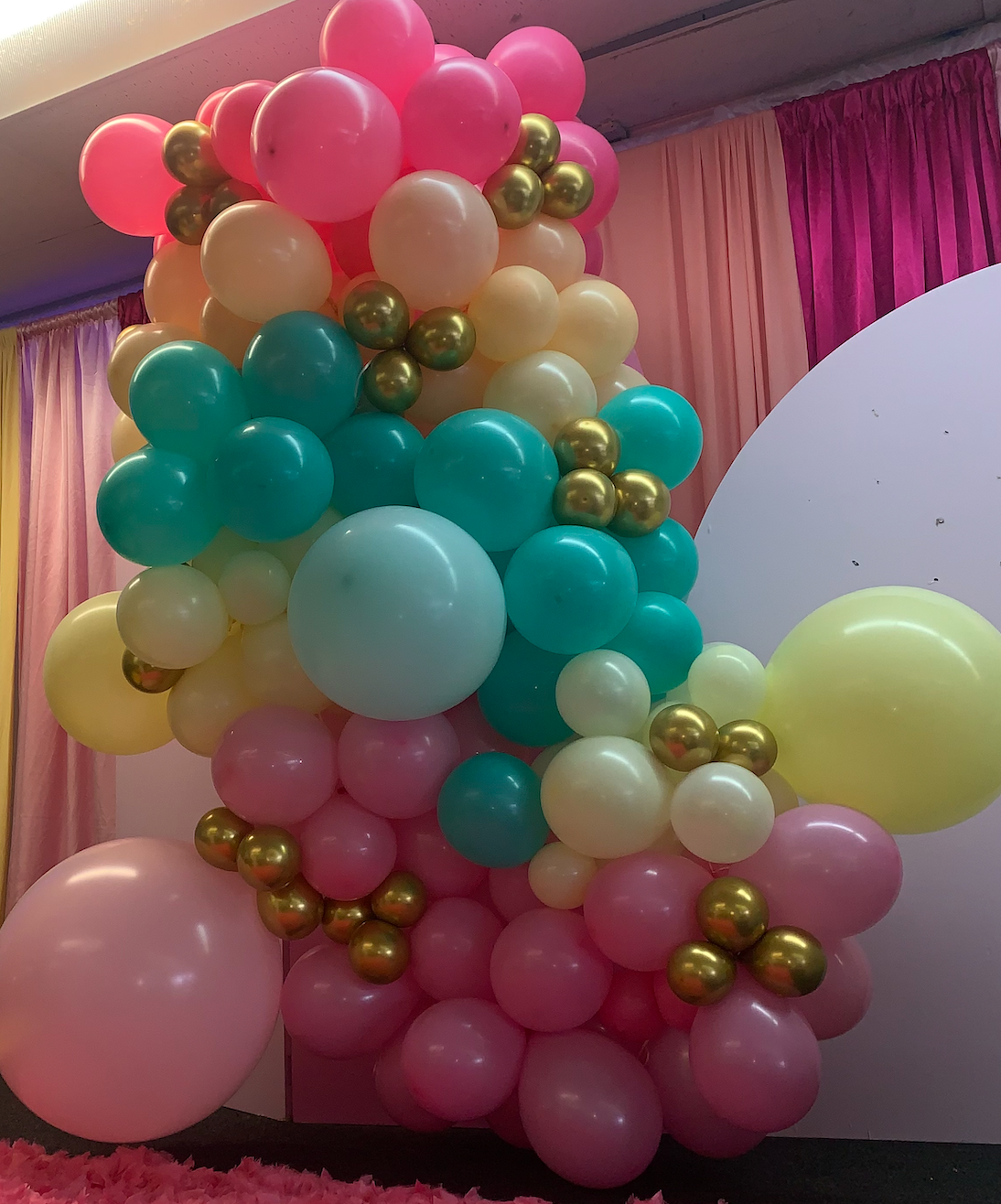 Customized Balloon Cascade